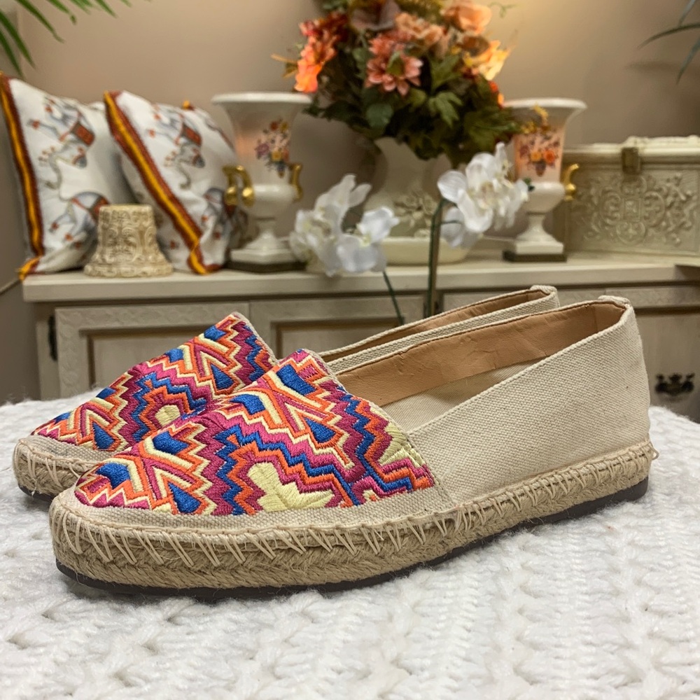 NWOB Schutz Embroidered Espadrille Flats Size 8